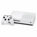 Microsoft Xbox One S (1 TB) — pohľad spredu s ovládačom
