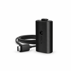 Originálna nabíjateľná batéria Microsoft Xbox Play & Charge Kit s USB-C káblom na bielom pozadí