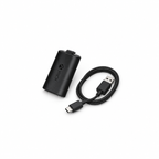 Microsoft Xbox Play & Charge Kit – batéria a USB-A na USB-C kábel, diagonálny pohľad na bielom pozadí